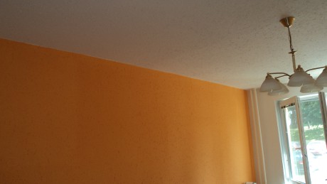 malování pokoje sytou barvou