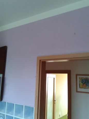 Moderní fialová barva pro malování kuchyně