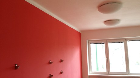 Inspirace pro obývací pokoj- malování červenou