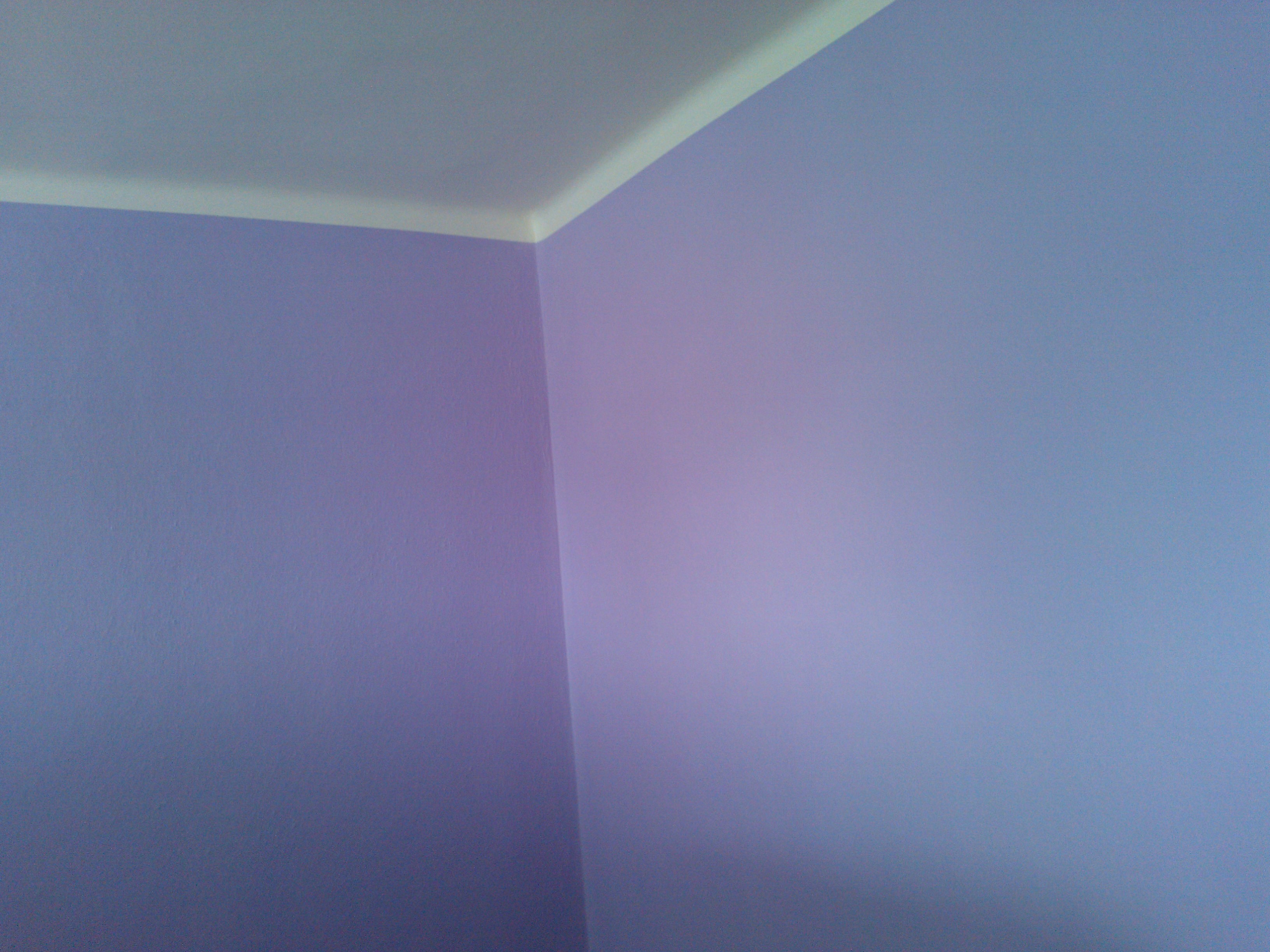 Malování pokoje fialovou barvou
